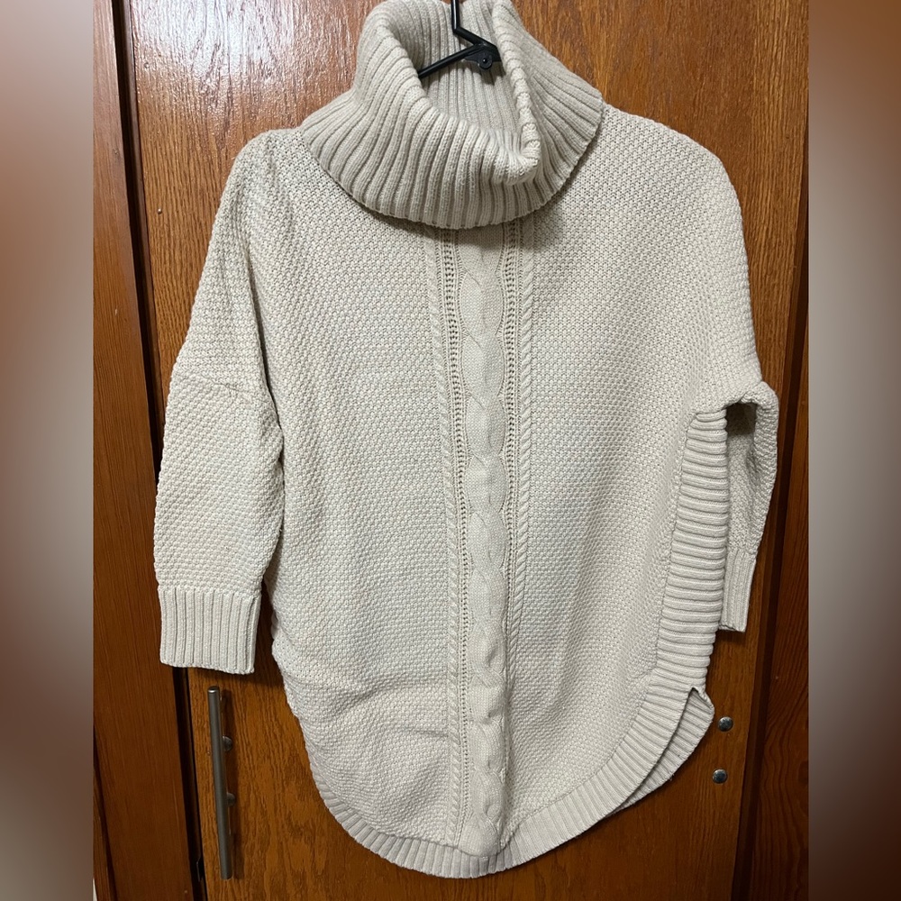 Express White/Cream Knit Tunic Top